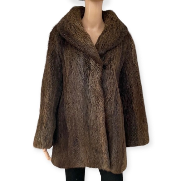 Fur COAT VINTAGEBEAVER FUR COAT WITH TOGGLE CLOSURES